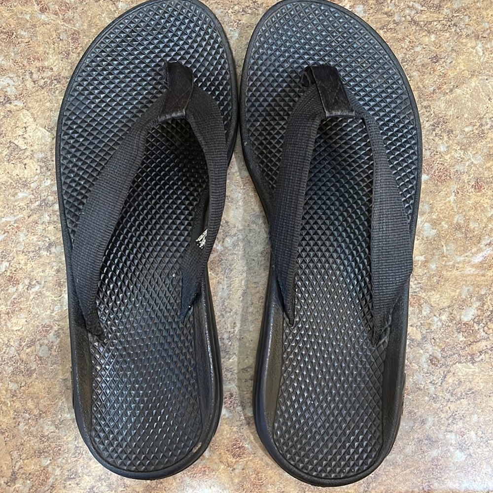 Chaco womens sz 9 flip flop, black